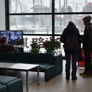 休館前に図書館利用　コアかがやき・高齢者や親子続々(2020-03-02)