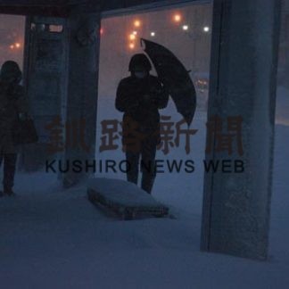 釧根大雪生活に影響　公共交通運休、閉店繰り上げ(2020-03-06)②