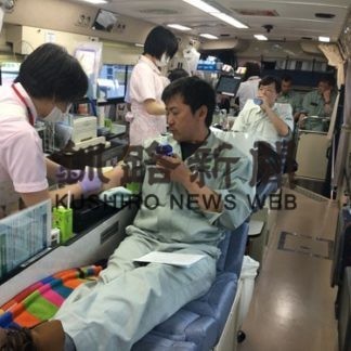 社員ら４０人献血協力　沢田建設(2019-05-23)