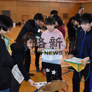 英語道案内に悪戦苦闘 日常会話習得授業 羅臼小(2019-11-29)