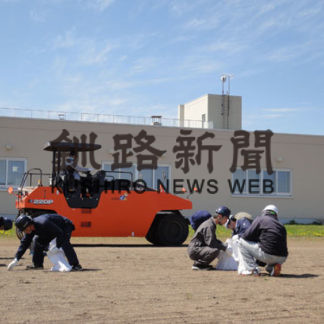 海星小中学校で　グラウンド整備　真壁建設(2019-05-30)