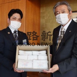 新入学児童にマスク寄贈(2020-04-04)