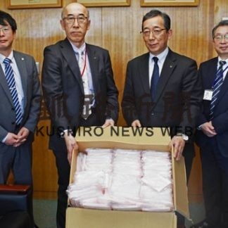 標茶衛生社、農協が町に感染予防グッズ寄贈(2020-04-15)_1