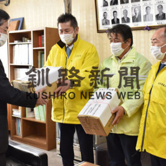 交通安全３団体　新入学児童向け啓発グッズ寄贈(2020-04-07)