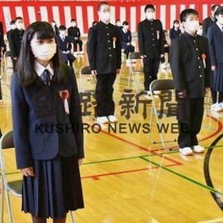 真新しい制服に身を包み釧路市内各中学校で入学式(2020-04-08)
