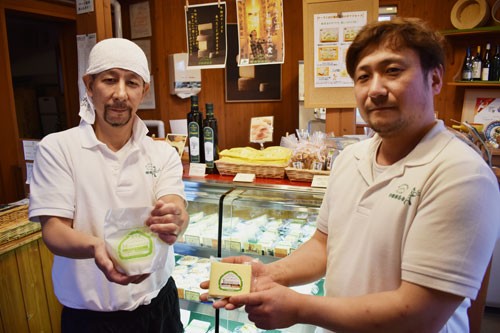 白糠酪恵舎が余剰給食用牛乳でチーズ増産(2020-04-30)