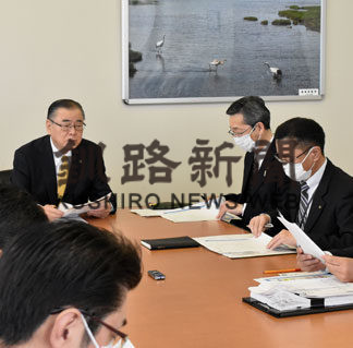 緊急経済対策に４億円　根室市計画案　飲食、観光事業者ら支援(2020-04-16)