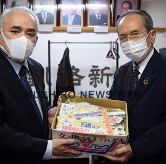 使用済み切手、市社協へ寄贈(2020-04-23)