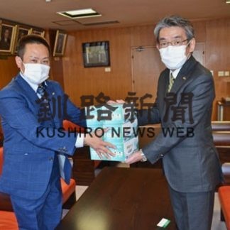 釧路と鶴居にマスク寄贈(2020-05-20)