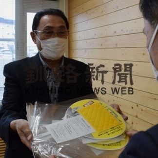 ホテル御前水顧問、マスク付きうちわ寄贈(2020-05-28)