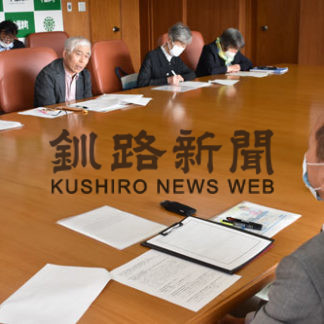 看護師不足に待遇改善示す　療養病棟求める会に町(2020-05-16)