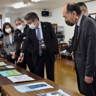 アミティ賞に村井さん（愛国小３年）　小中学生の絵画作品審査(2020-05-15)