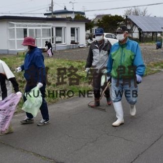 千鳥町内会、地域清掃に汗(2020-05-15)