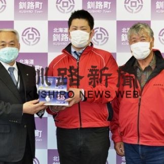 高橋商会が釧路町にマスク寄贈(2020-05-13)
