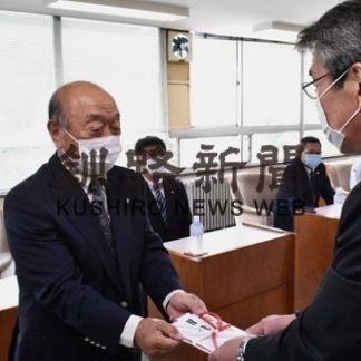 昭和小と鳥取中に図書寄贈(2020-06-29)