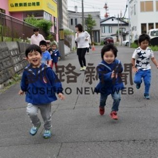 園児が元気にかけっこ練習(2020-06-21)