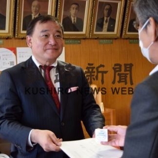 あかりみらいが消毒液パウダー釧路市に寄贈(2020-06-04)