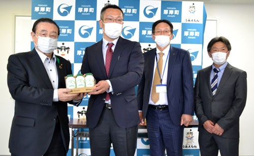 厚岸の釧路太田酪農振興会と釧路太田農協が病院や福祉施設に飲むヨーグルト寄贈(2020-06-03)
