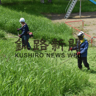 公園、施設緑地帯で３社合同草刈り作業(2020-06-18)