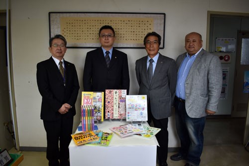 標茶ライオンズクが町教委に児童図書寄贈(2020-06-06)