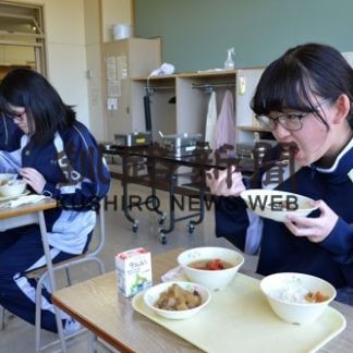 人気の厚岸翔洋高サンマ缶、給食にお目見え(2020-06-04)_2