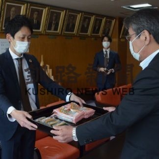 ＪＴ自社のパックご飯、焼き菓子を市へ寄贈(2020-06-28)