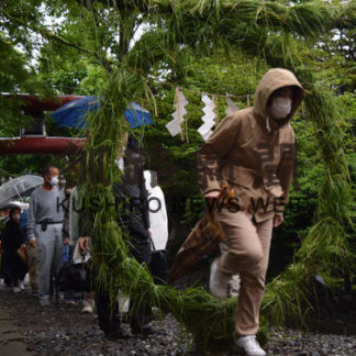 茅の輪くぐり疫病終息願う　三吉神社で大祓(2020-07-01)