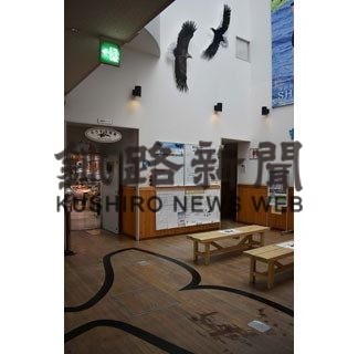 知床羅臼町観光協会が道の駅に実寸大オジロワシパネルやマッコウクジラの尾びれイラスト(2020-06-03)