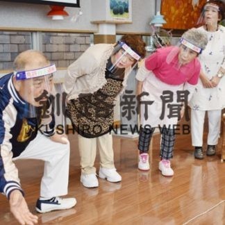 高齢者劇団、舞台でフェースシールド着用(2020-06-29)