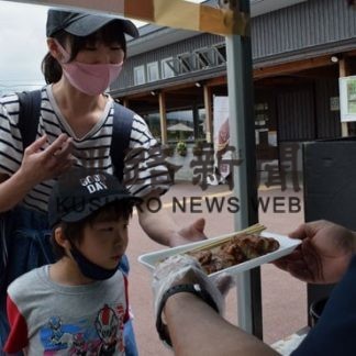 来場者、ステーキに舌鼓(2020-07-25)