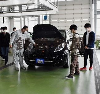 道立釧路高等技専、高校生と保護者が見学(2020-07-27)