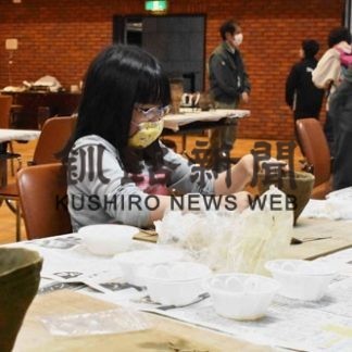 子供たち縄文土器作りに挑戦(2020-07-28)