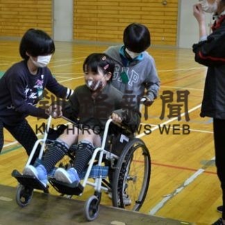 車いす、寄り添って　大楽毛小で福祉の授業(2020-07-17)