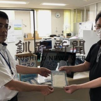 温泉旅館組合、町にマスクを寄贈(2020-07-25)