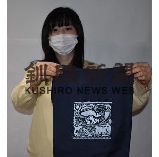 「羅臼」をデザインしたエコバック、各世帯に配布(2020-07-07)