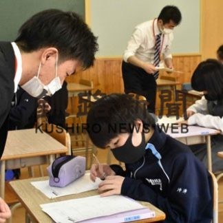 美原中で公立大生が放課後学習サポート(2020-07-09)