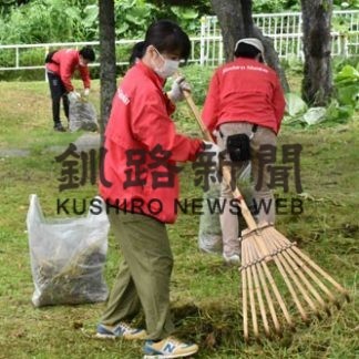 南大通の商店会などが啄木ゆめ公園で草刈り作業(2020-07-09)
