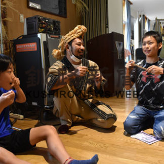 修学旅行生、チセでアイヌ文化体感　初の受け入れ(2020-08-25)