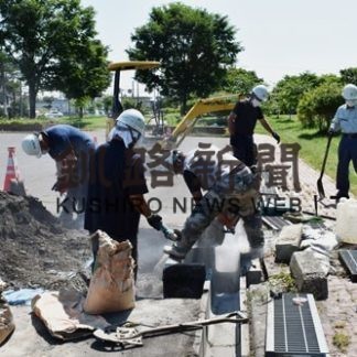 柳町公園周辺で清掃や修繕作業　鈴木設備工務店(2020-08-09)