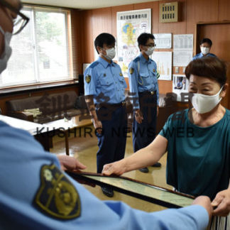 建造物侵入事件、逮捕に貢献　弟子屈署、女性に感謝状(2020-08-25)