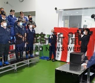 初競りで活気あふれる声響く(2020-08-02)