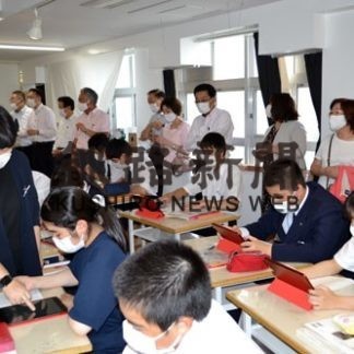 ＩＣＴ授業を視察　文教委１９年ぶり(2020-08-28)