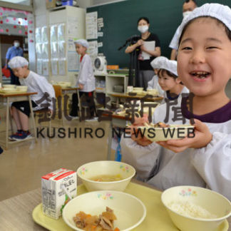 厚岸産サンマ缶の給食「おいしい」　翔洋高提供(2020-08-26)