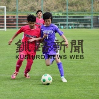 中学サッカー、選手はつらつプレー(2020-09-04)