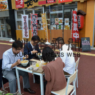 歩道にテラス席設け営業(2020-09-10)