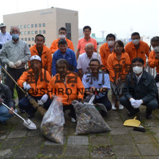 釧路ぬさまいライオンズクラブが幣舞公園を清掃(2020-09-15)