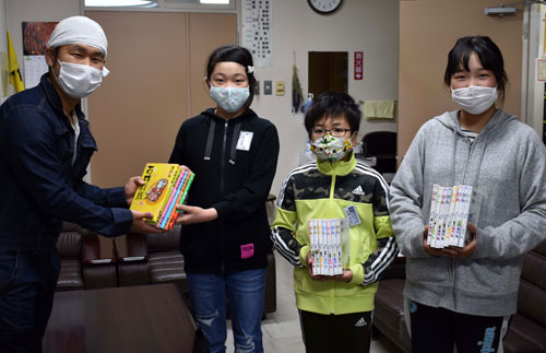 釧路の浅野さんが市内３小学校に農業テーマの漫画寄贈(2020-10-01)