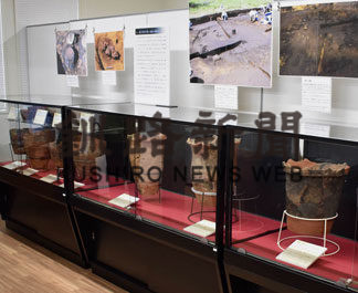 縄文の脚付き土器やくし展示(2020-09-27)