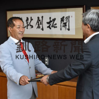 感染防止に役立てて　法人会支部が３０万円寄付(2020-09-10)