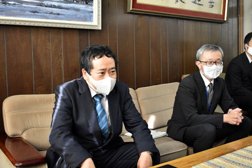 総務省北海道管区行政評価局長の川村氏ら来社(2020-10-08)